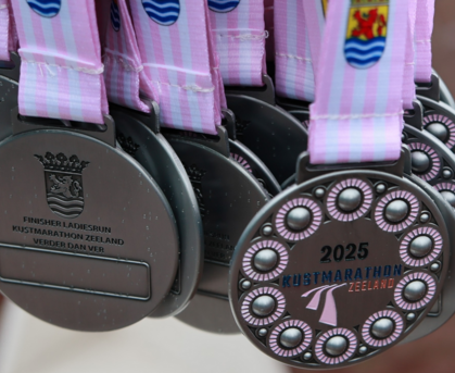 Kustmarathon Zeeland medaille Ladiesrun